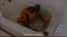 Riproduci Scopata amatoriale in vasca | mypornsite.com/hotporncoachs
