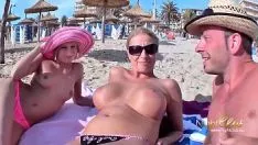 Abspielen Hochdeutscher Sexurlauber fickt allmatter vor der Fernsehkamera
