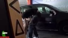Play Feeding all the red-header's kitty-cat in the spa car wash out. san152