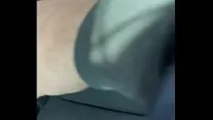 Jouer Fucworld-beater dans la voiture d'une prostituée aux gros seins