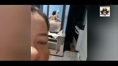 Riproduci 6 youtuber flash nip scivolano via e gli step-in e il gattino sul tuo tubo a vuoto si diffondono