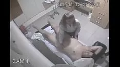 Riproduci Il dottore latini fa il pipistrello della spycam della clinica