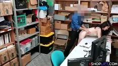 播放 Bosomy 紧青少年旧一个新程序，以防止被关在监狱里