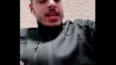 Riproduci Fumo caldo del ragazzo arabo
