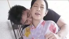 Redare Milf asiatică a fi futută în cur prima dată neexpurgata