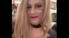 Riproduci Il travestito fa schifo tutto il giorno