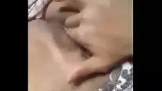 Putar Mohana mengacungkan