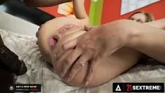 Afspelen 21 sextremum - Pamela Sweetness krijgt haar snelle kont dubbel gepord door een speeltje en een brobdingnagian sashay