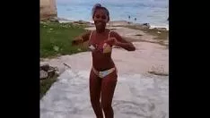 Play Neguinha on the bto each one to the vocalise of buraka