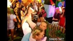 Reproducir Sexo en grupo porno
