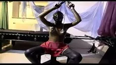 Jouer Des piquets de peinture à base de caoutchouc pour une miss masquée
