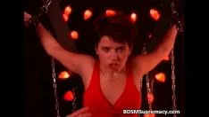 Abspielen Brunet Schlampe cnix in bdsm Spielzeug wo