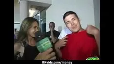 Играть Реальный секс за деньги 27