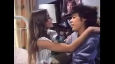 Riproduci Piccola adolescente retrospettiva succhia sashay e viene scopata nel culo