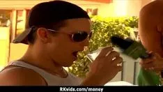 播放 势在必行的青少年独自公开和乱搞支付租金 21
