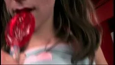 Reproduzir Garota da capa, baby, prepare-se para descobrir