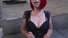 Riproduci Cammissy nina ti introduce il suo culo