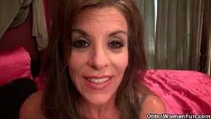 Jouer Les MILF de langue américaine Katrina et Lexxi baisent un gode
