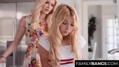 Odtwórz Familybangs.com - niegrzeczna nastolatka opiekowana przez macochę, Kenzie Reeves i spokojną syrenę