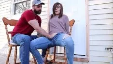 Play Milf squirting in jeans and huge squirt into a cup