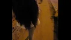 Jouer Un couple fait l'amour en public. belle-fille suce la bite de son beau-père dans la rue. sexe anal sur la terrasse de l'immeuble. pipe en public, devant les portes. partie 1-2.