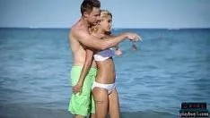 Riproduci Piccola bionda latina fa sesso appassionato quando esce dalla spiaggia