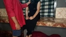 Jouer Kamwali bai, une fille célibataire a été surprise xxx baisée par derrière pendant qu'elle nettoyait dans la cuisine