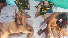 Jouer Sexe de chatte serrée avec ses grosses bites quatuor copines et petit ami desi sexe