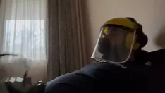 Reproducir Lleno de equipo de protección y auriculares.