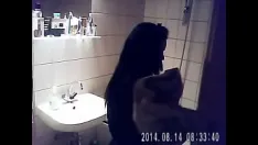 Jouer J'ai surpris ma nièce en train de prendre un bain caché