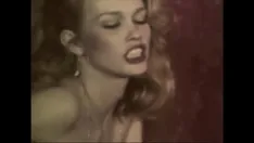 Reproducir Londres oscuro vintage, a la sombra de los vibrantes años sesenta.