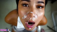 Putar Gadis thailand berseragam sekolah menyebalkan ayam & mendapat wajah