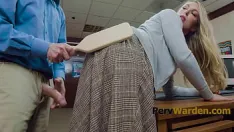 চালান সৎমা আমার কাজের শাস্তি হিসেবে প্রিন্সিপালকে চুদছে