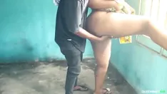 播放 我在路边遇见她的那天就操了她