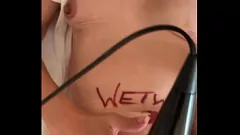 Afspelen Hete wetwife-compilatie: met sperma bedekte MILF-slet kan er geen genoeg van krijgen