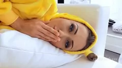 Reproducir La caliente sesión de masturbación en solitario de la reina del cosplay Jessi Empera