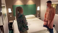 Reproducir Atrapado masturbándose: la servidumbre de la criada le da mamada sorpresa y me termina