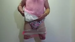 Putar Popok basah Sissy Pinky dengan kontrol femdom - 396