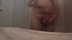 চালান Cloakpairbbw তাকে একটি ঝরনা পিকিং নিচে