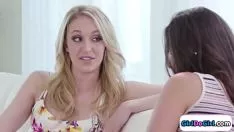 Afspelen Bosomy tribade gf instrueert haar meteen gf hoe te osculeren en erachter te komen